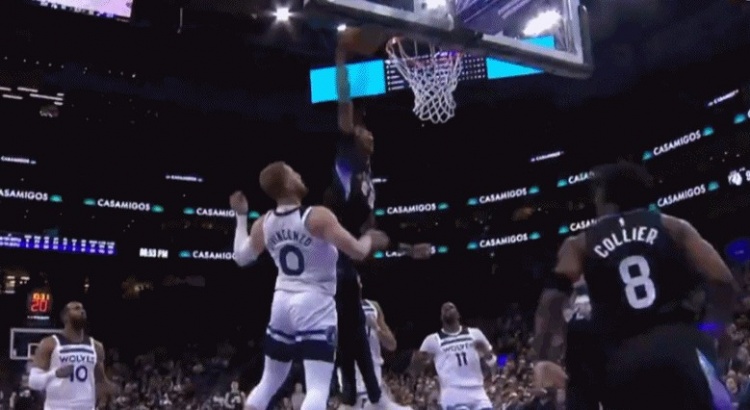 开云体育下载-鹰击长空！贝利生掏麦丹 反击行进间送滑翔战斧重扣炸翻全场